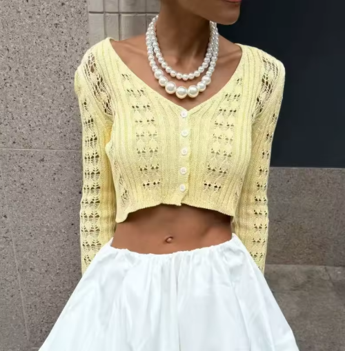 LaceBloom™ – Cardigan Court en Maille Ajourée